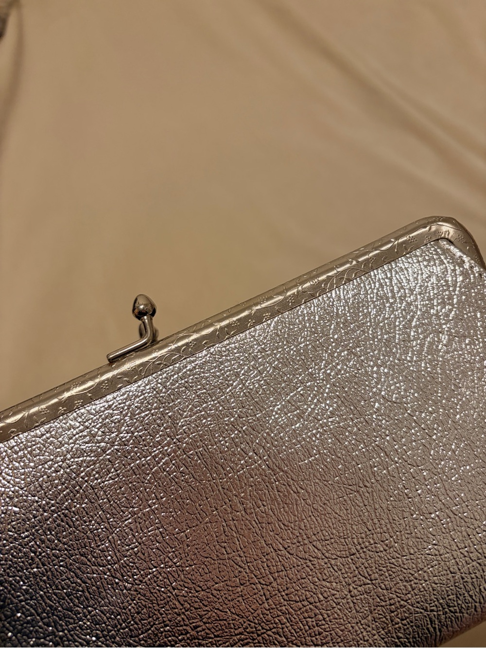 Vintage Silver Metallic 1950s Patent Leather Clutch Bag - Picture 6 of 11